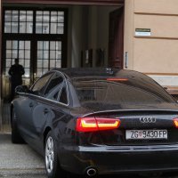 Automobil napustio zgradu u kojoj živi Zoran Milanović