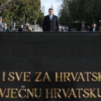 Predsjednik Zoran Milanović položio vijence na groblju Mirogoj