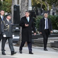 Predsjednik Zoran Milanović položio vijence na groblju Mirogoj