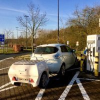 Prikolica s dodatnom baterijom