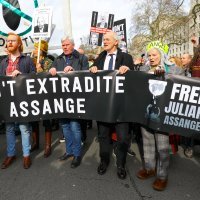 Prosvjed protiv izručenja Assangea u Londonu