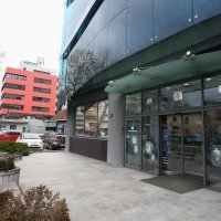 Razbijena stakla na poliklinici Svjetlost u vlasništvu Nikice Gabrića