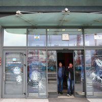 Razbijena stakla na poliklinici Svjetlost u vlasništvu Nikice Gabrića