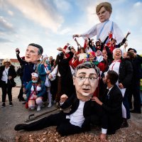 U Kaštel Starom spalili lutku s likom bivše predsjednice