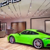Porsche 911 Carrera u pop-up trgovini u Tajpeju 2019.