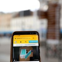 Maske za lice na oglasniku