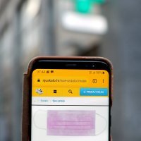 Maske za lice na oglasniku