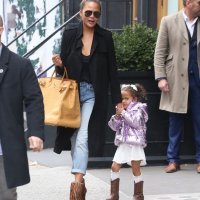 Chrissy Teigen s kćerkicom