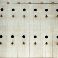 Rijeka: Predstavljen “Neboder za ptice” skulptura od drveta i metala sa 160 ptičjih “stanova”