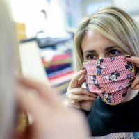 Zagreb: Domaći dizajner kreirao maske 'protiv' koronavirusa