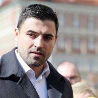 Bernardić i Maras ženama dijelili karanfile i dali izjavu povodom Međunarodnog dana žena