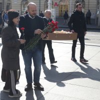 Bernardić i Maras ženama dijelili karanfile i dali izjavu povodom Međunarodnog dana žena