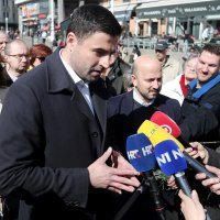 Bernardić i Maras ženama dijelili karanfile i dali izjavu povodom Međunarodnog dana žena