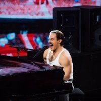 Fabijan Pavao Medvešek kao Freddie Mercury