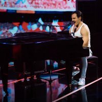 Fabijan Pavao Medvešek kao Freddie Mercury