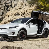 Tesla Model X (2016.)