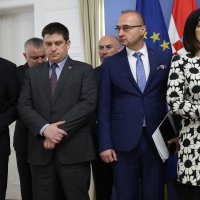 Premijer Andrej Plenković s ministrima i članovima Kriznog stožera