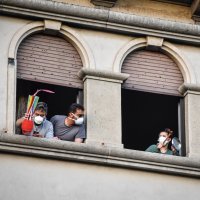 Talijani vrijeme u karanteni krate pjevanjem