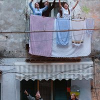 Talijani vrijeme u karanteni krate pjevanjem