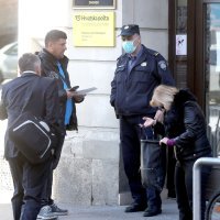 Gužve ispred policije u zagrebačkoj Petrinjskoj stvaraju se zbog ograničenog ulaska
