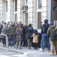 Gužve ispred policije u zagrebačkoj Petrinjskoj stvaraju se zbog ograničenog ulaska