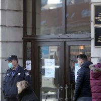 Gužve ispred policije u zagrebačkoj Petrinjskoj stvaraju se zbog ograničenog ulaska