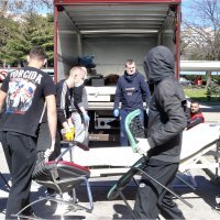 Torcida pomaže u preseljenju opreme iz bolnice Križine u bolnicu Firule