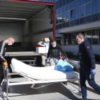 Torcida pomaže u preseljenju opreme iz bolnice Križine u bolnicu Firule