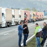 Zagreb: Konvoj kamiona čeka polazak prema Srbiji i BiH