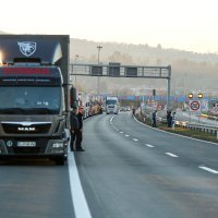 Zagreb: Konvoj kamiona čeka polazak prema Srbiji i BiH