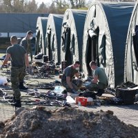 Vlada u obilasku vojske koja postavlja šatore kod KB Dubrava