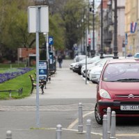 Zagreb: Tek pokoji građanin na ulicama grada, ceste i trgovi pusti