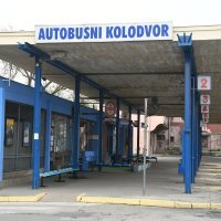 Prazan autobusni kolodvor u Sisku