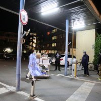 Zagreb: Pripadnici navijačkih skupina pomažu u seljenju Klinike za plućne bolesti na Jordanovcu