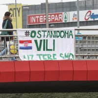 Zagreb: Građani izvjesili transparent podrške Viliju Berošu