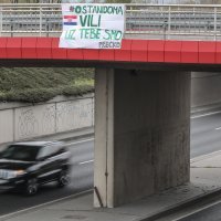 Zagreb: Građani izvjesili transparent podrške Viliju Berošu