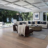 Dom Jennifer Love Hewitt