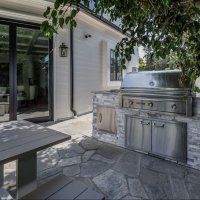 Dom Jennifer Love Hewitt