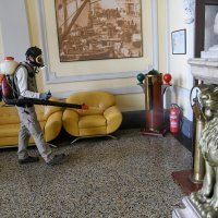 Rijeka: Dezinficiranje zajedničkih prostora u zgradi Jadrolinije