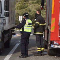 Murter i Betina stavljeni u karantenu, policija na ulazu provjerava vozila