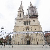Oko zagrebačke katedrale postavljena zaštitna ograda