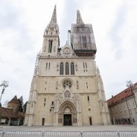 Oko zagrebačke katedrale postavljena zaštitna ograda