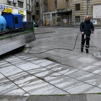Rijeka: Radnici Čistoće čiste plato ispred Opere