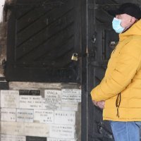 Kamenita vrata, jedno od rijetkih javnih mjesta gdje se vjernici mogu pomoliti