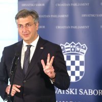 Plenković je održao konferenciju prije glasovanja o Vladinom paketu mjera za pomoć gospodarstvu