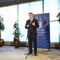 Plenković je održao konferenciju prije glasovanja o Vladinom paketu mjera za pomoć gospodarstvu