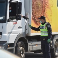 Policija na ulazu u Murter