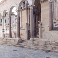 Uskršnja misa u katedrali sv. Dujma održava se bez prisutnosti vjernika