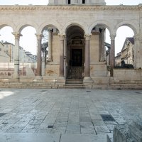 Uskršnja misa u katedrali sv. Dujma održava se bez prisutnosti vjernika