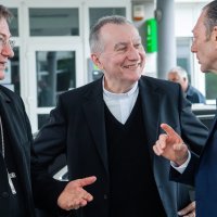 Nadbiskup Marin Barišić, kardinal Pietro Parolin i Julije Mestrović